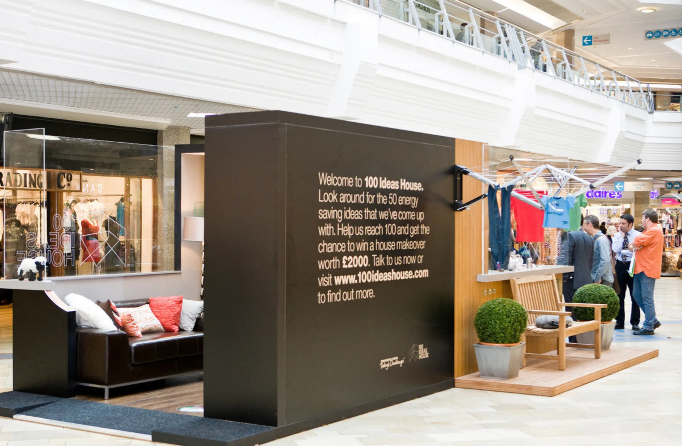 A popup exhibiton in a shopping centre